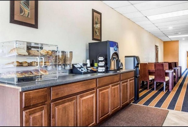 Super 8 by Wyndham Battleboro/Rocky Mount image 3